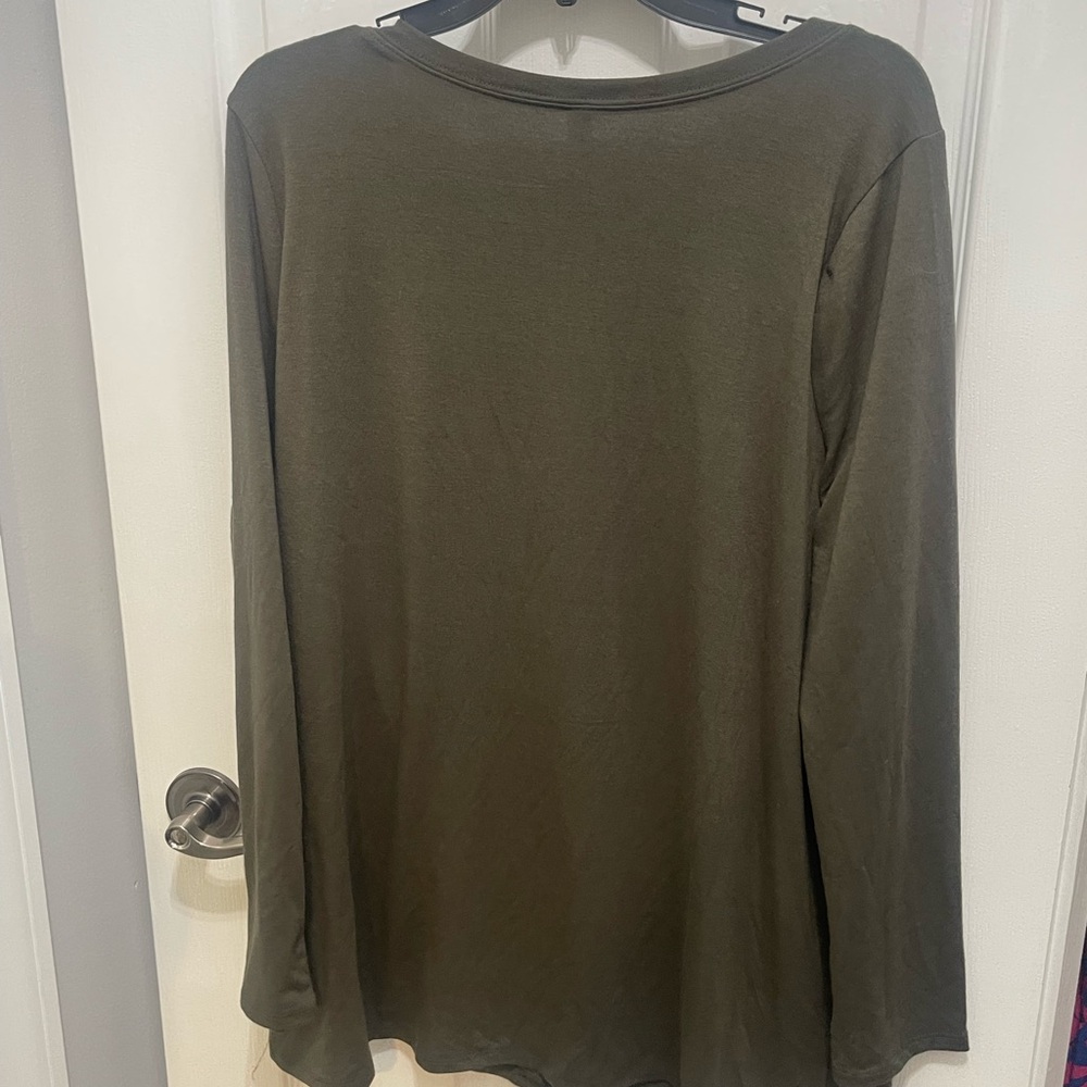 Zenana Outfitters Green Buttoned Blouse - Picture 6 of 11